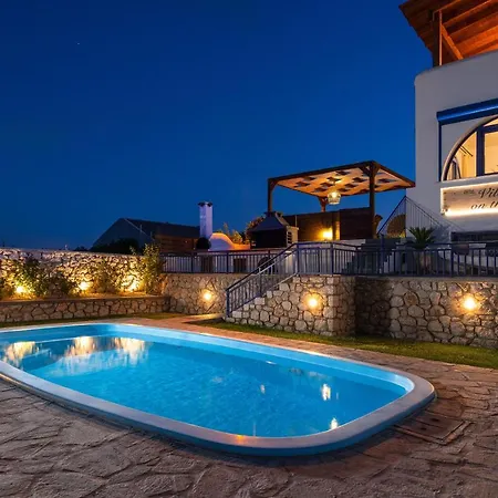 Rose On The Willa Afandu