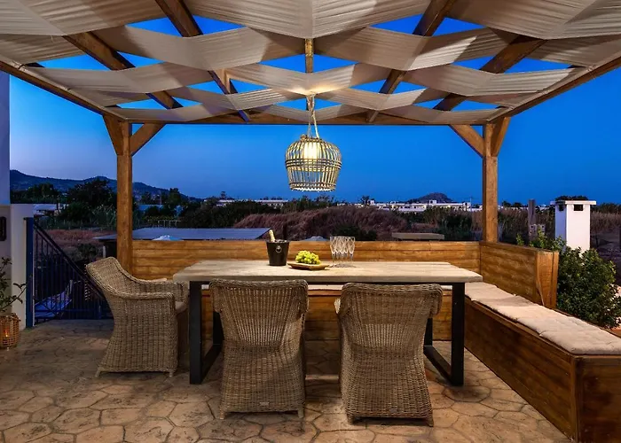 Rose On The Βίλα *