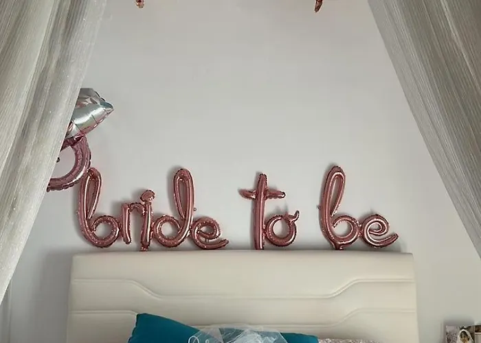 Rose On The Βίλα *